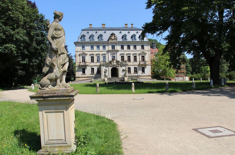 Das Barockschloss ist das Hauptgebäude in der Parkanlage in Altdöbern.