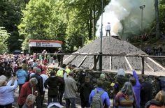 Das Entzünden des Tharandter Meilers ist jedes Jahr ein großes Spektakel.