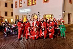 Endstation der Weihnachtsmann-Ausfahrt: der TouristService Pirna auf dem Canalettomarkt.