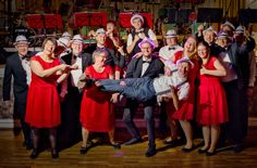 Entspannt präsentierten sich 2023 die Red-Tower-Musiker nach einem Swing-Abend im Laubuscher Kulturhaus.