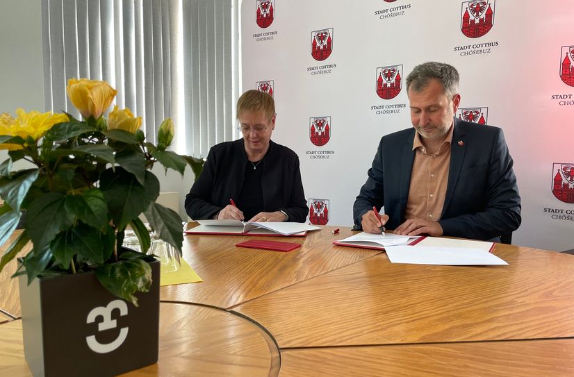 Staatssekretärin Dr. Ulrike Gutheil und OB Tobias Schick.