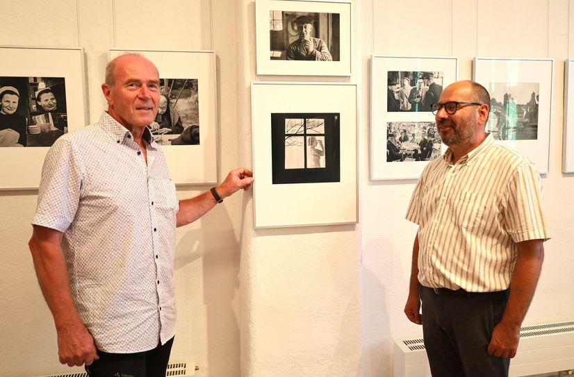 Klaus Schieckel (l.) und Mirko Kappler gestalteten auch die zweite Fuchs-Fotoausstellung in Stolpen.