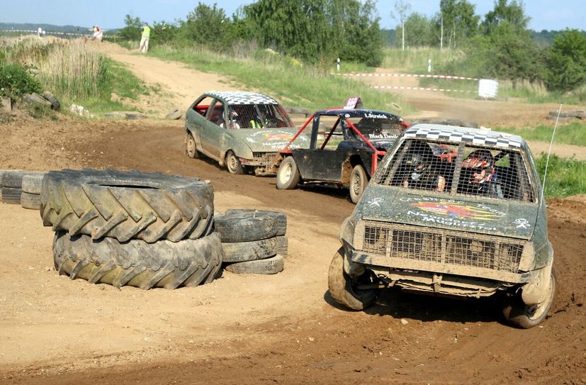 Crash Car Team Neundorf / Müglitztal auf der Crossrennstrecke am Pirnaer Feistenberg.