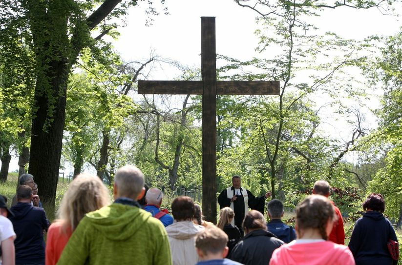 Gottesdienst auf einem idyllischen Plätzchen im Park von Schloss Thürmsdorf bei Struppen.