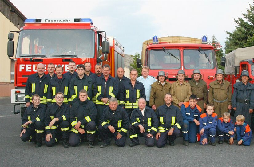 Genau vor zehn Jahren entstand dieses Foto der damaligen Kameraden der Freiwilligen Feuerwehr Lichtensee. Jetzt zum 100 Jährigen vom 16. bis 18. September wird es auch fotografisch eine Neuauflage geben.