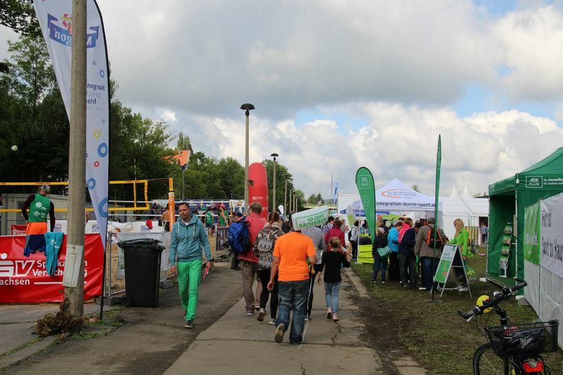 Auf der Sportmeile waren untere anderem zwei Beachvolleyball-Felder aufgebaut. Foto: Keil