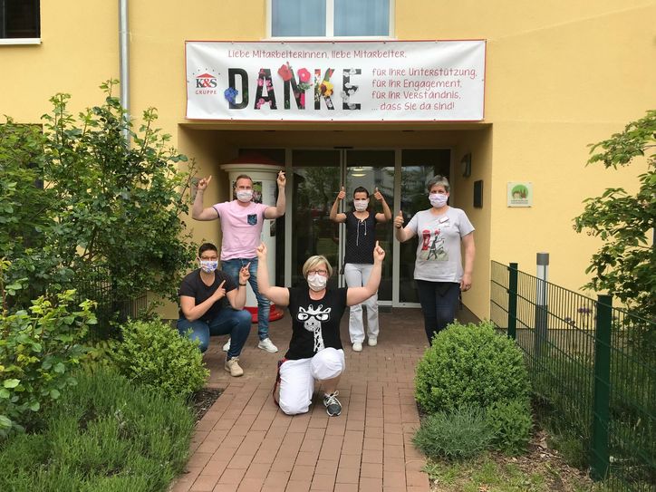 Auch die Mitarbeiter der K&S Seniorenresidenz bedanken sich – bei den Angehörigen – für Verständnis und Mithilfe. Foto: pm