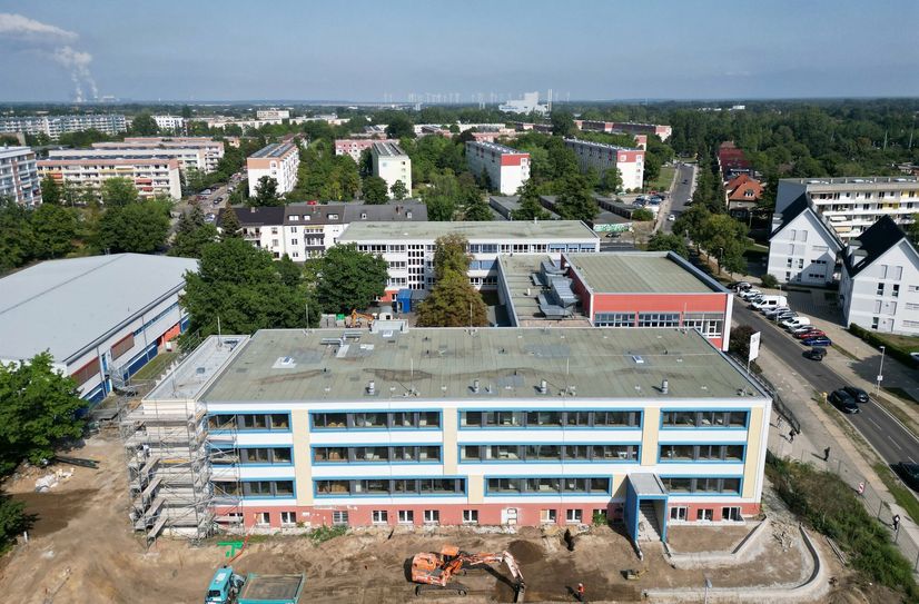 Nach Eröffnung des sanierten Schulgebäudes (Haus A) der Theodor-Fontane-Schule werden hier nach den Herbstferien 22 raumlufttechnische Anlagen in Unterrichtsräumen zur Verfügung stehen.