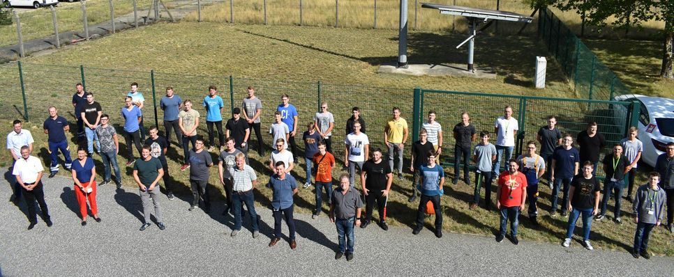 Die Auszubildenden vom Standort Jänschwalde stehen hier stellvertretend für insgesamt 600 Auszubildende und Studierende bei der LEAG. Foto: LEAG