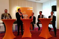 Das Papier wurde vom CDU-Landes- und Fraktionsvorsitzenden Ingo Senftleben und dem kommunalpolitischen Sprecher der CDU-Fraktion Sven Petke in einer öffentlichen Veranstaltung im Lindner Congress Hotel vorgestellt. An der Veranstaltung nahmen neben dutzenden interessierten Bürgerinnen und Bürgern auch der Bundestagsabgeordnete Dr. Klaus-Peter Schulze, der Oberbürgermeister Holger Kelch sowie der CDU-Kreisvorsitzende und Landtagsabgeordnete Michael Schierack teil. Foto: CDU