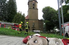 Der Brand in Großröhrsdorf konnte gelöscht werden, aber die Kirche ist ausgebrannt.  Foto: Matthias Stark