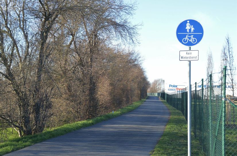 So ähnlich wie hinter dem Flachglaswerk Polartherkönnte der Radweg auch bald von Großenhain nach Priestewitz führen.