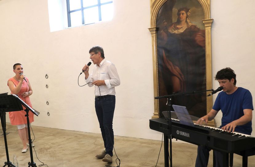 Das Trio querBeet mit Steffi Marschner, Andreas und Sebastian Pöschl (v.l.n.r.) bietet Hörgenuss am 6. Dezember im Museum Mühlberg 1547 zur Eröffnung der Sonderausstellung »Wohnwelten – mit Liebe zum Detail«.