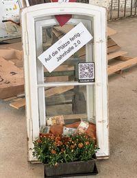 Viele Spendenideen (hier das »Spendenfenster«) haben die Sanierung der Jahnhalle vorangebracht.