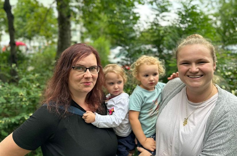 Vera Popp und Gina Rühle (re.) haben eine Petition gestartet, um  ihre Kita zu erhalten.