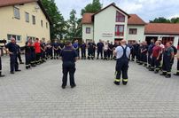 Sammeln der Brandschutzeinheit Spree-Neiße in Drebkau, vor dem Abmarsch nach Falkenberg.