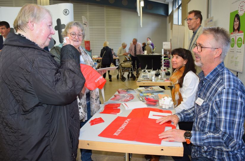 Als Unterstützer des Seniorentages war auch der WochenKurier mit einem Stand vertreten.