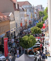 Belebte Haupstraße zur Automeile in Riesa. Foto: Archiv