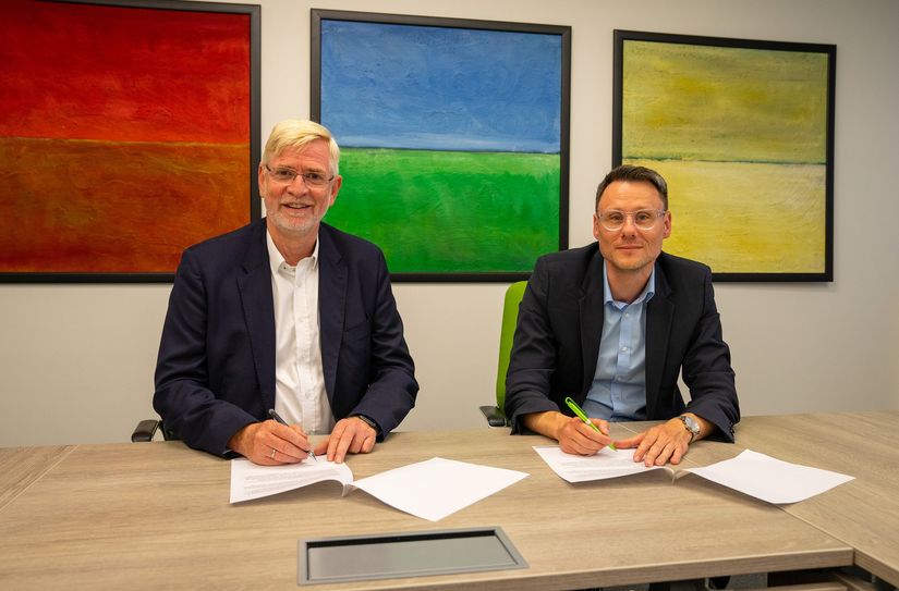 CTK-Geschäftsführer Sebastian Scholl (r.) und der Geschäftsführer der Lausitz Klinik Forst, Hans-Ulrich Schmidt, setzen sich für ein gemeinsames medizinisches Versorgungskonzept für die Region ein.