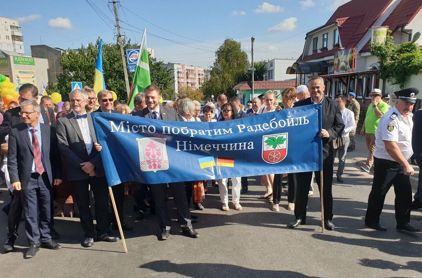 Besuch einer Radebeuler Delegation im ukrainischen Obuchiw vor wenigen Jahren.