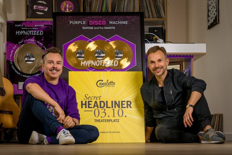 Tino Piontek alias Purple Disco Machine (li.) mit Stefan Kästner, Künstlerischer Leiter des Canaletto Stadtfest Dresden. Foto: Dresdner Stadtfest GmbH/M.Schmidt