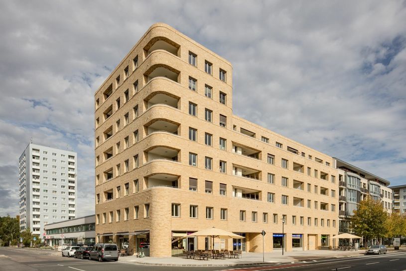 Wohn- und Geschäftshaus an der Striesener Straße 31-33. Foto: David Brandt