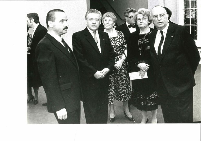 Wiedereröffnung des Cottbuser Theaters am 3. Oktober 1986, Politbüromitglied Kurt Hager, ZK-Kulturabteilungsleiterin Ursula Rackwitz, Bezirksratsvorsitzende Irma Uschkamp, Bezirks-SED-Chef Werner Walde und Intendant Johannes Steurich. Foto: Stadtmuseum Cottbus