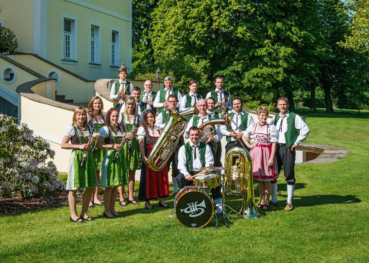 Andreas Bergener und seine Schlossberg-Musikanten feiern ihren Saisonauftakt. Foto: Jürgen Vetter