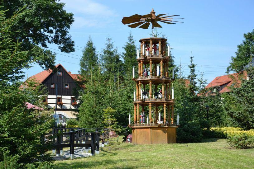 Die große Pyramide dreht das ganze Jahr über ihre Runden.