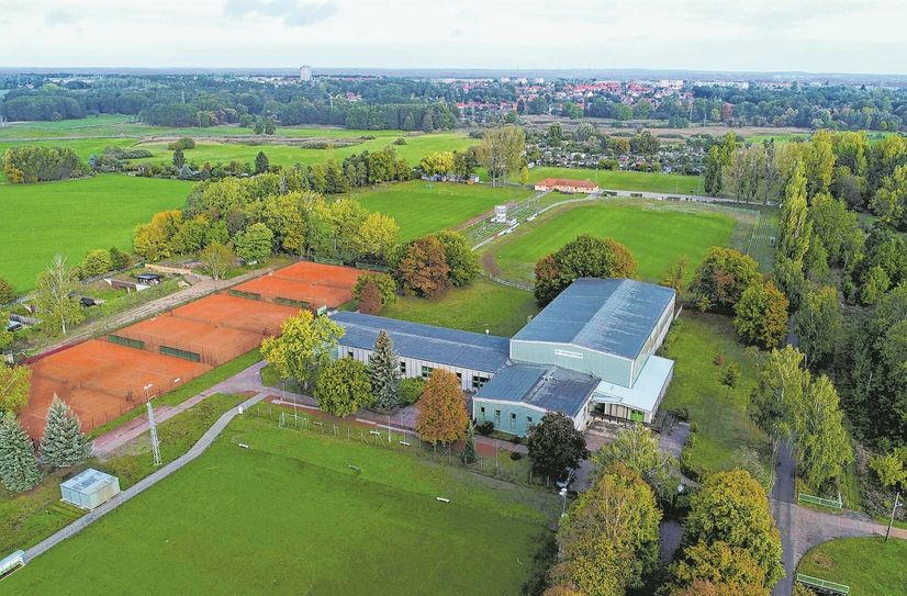 Der Bereich hinter der Sporthalle wird modernisiert.