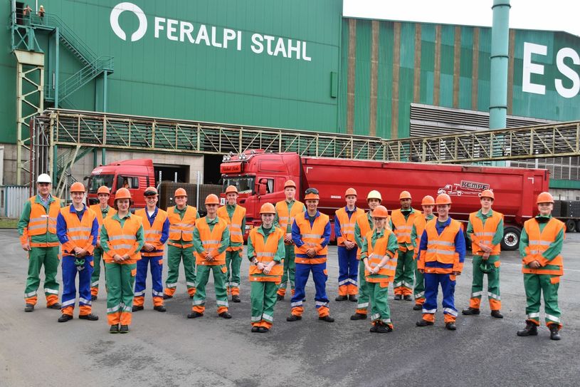 In diesem Jahr starten 18 Jugendliche ihre Ausbildung bei Feralpi Stahl in Riesa. Sie absolvieren eine Kennenlernwoche und starten dann im Qualifizierungszentrum Region Riesa an der Alleestraße in ihre entsprechenden Lehrgänge. Foto: pm