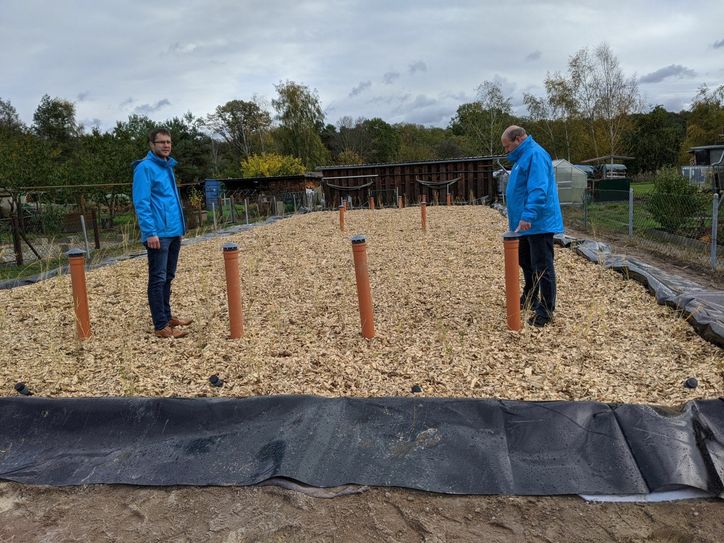 Bei der Abnahme der sanierten Pflanzenkläranlage in Casel-Siedlung. Foto: LWG