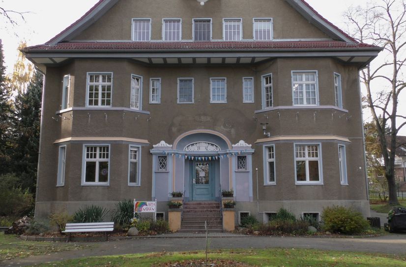 Die Kita »Villa Regenbogen« befindet sich in einem geschichtsträchtigen Gebäude aus dem Jahr 1913.