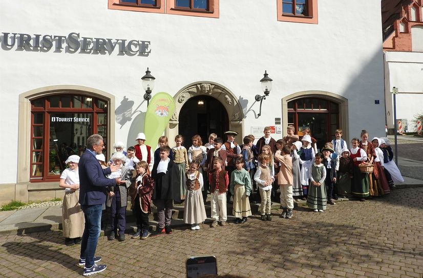Auch die kleinen Darsteller bekamen ihr eigenes Gruppenfoto.