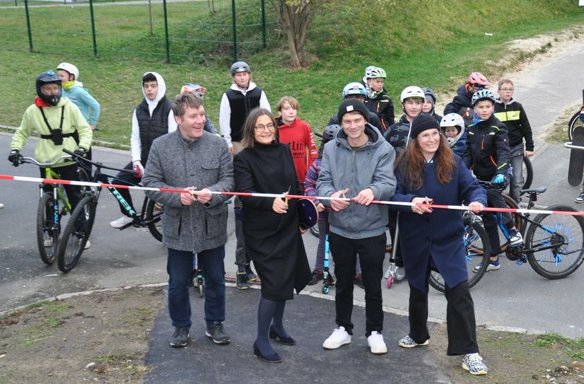 Freigabe der Pumptrackstrecke in Großenhain mit vielen Beteiligten.