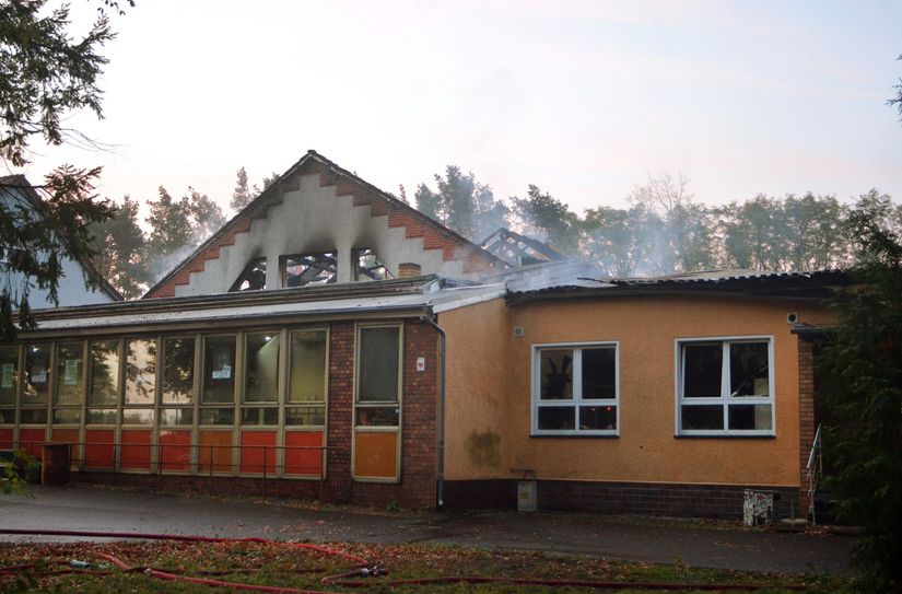 Das ausgebrannte Kulturhaus am Weinberg in Altdöbern.