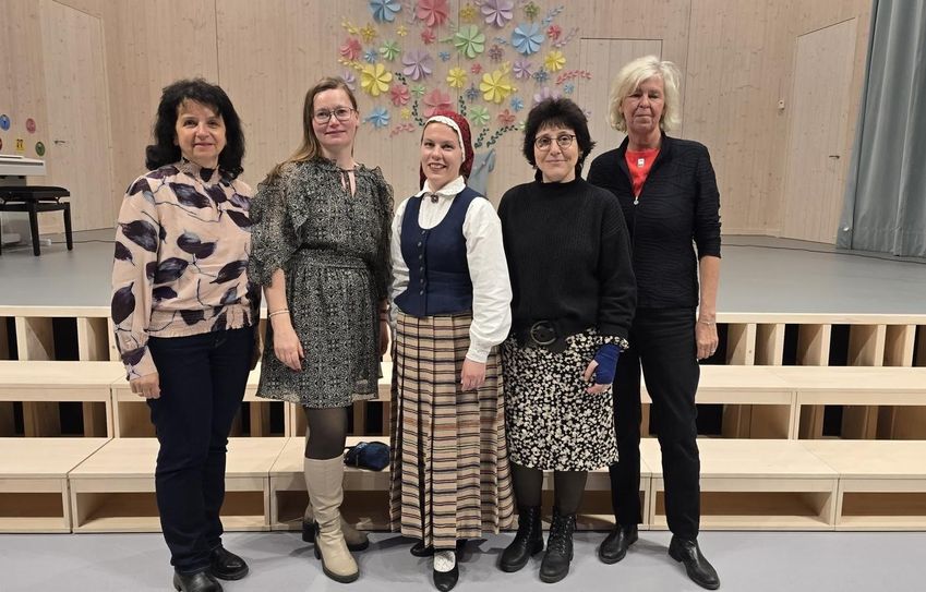 Die Finsterwalder Delegation mit der Verwaltungsleiterin der Stadt Salaspils (v.l.n.r.): Susan Schüler, Anja Zajic, Silvija Purina (Verwaltungsleiterin und Tänzerin), Beate Seidel-Schadock, Susann Kuhn.