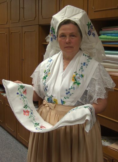 Trachtenschneidermeisterin Doris Heinze. Foto: Schule für Niedersorbische Sprache und Kultur