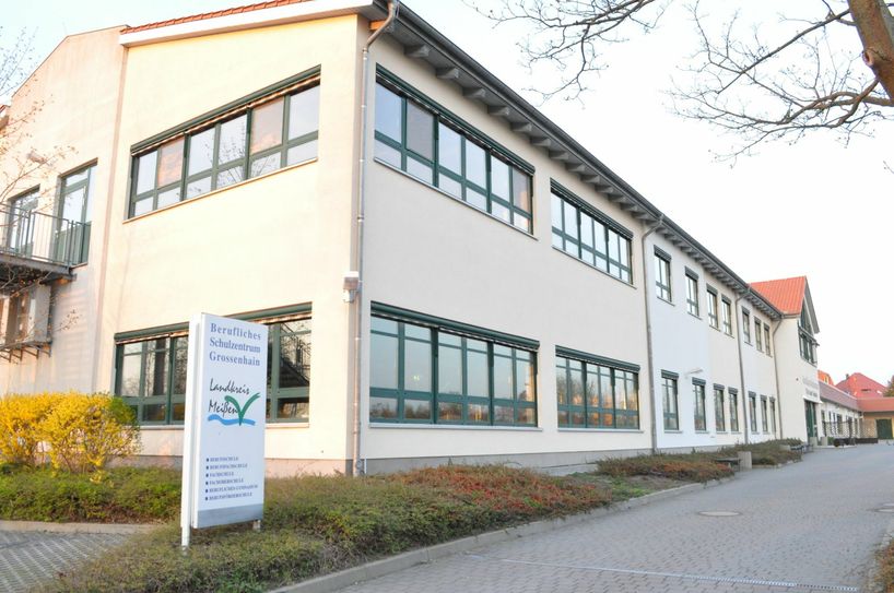 Das Berufsschulzentrum »Karl Preusker«, mit Gebäuden an der Industriestraße und der Poststraße sowie die Förderschule (Schwerpunkt Lernen) am Remonteplatz bekommen Fördermittel für Umbauten (v.l.). Fotos (3): FischerPress
