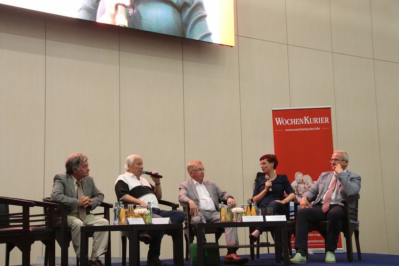 V.l.: Bernhard van Recum (Biva Pflegeschutzbund), Moderator Gert Zimmermann, Andreas Westerfellhaus (Pflegebevollmächtigter der Bundesregierung), Susanne Hentschel (Johanniter Regionalverband Dresden) und Torsten Ruban-Zeh (AWO Lausitz). Foto: asc