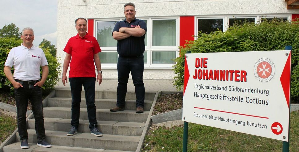 Der Regionalvorstand des Johanniter-Unfall-Hilfe e. V. Südbrandenburg besteht aus Matthias Rudolf (li.), Hans Arndt (Mitte) und Andreas Berger-Winkler (re.). Foto: Izabela Debska-Rosemeier