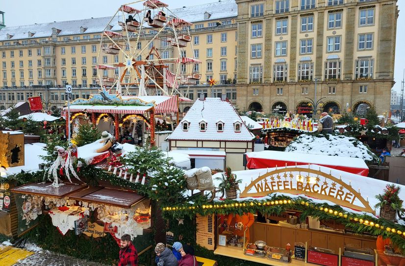 Ab 27. November wird in Dresden wieder gestriezelt - dann startet der diesjährige 590. Dresdner Striezelmarkt.