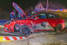 Der 35-Jährige eines dunklen Audi A6 war auf der Dippoldiswalder Straße auf die Gegenfahrbahn geraten und seitlich frontal mit einem rötlichen Seat zusammengestoßen.