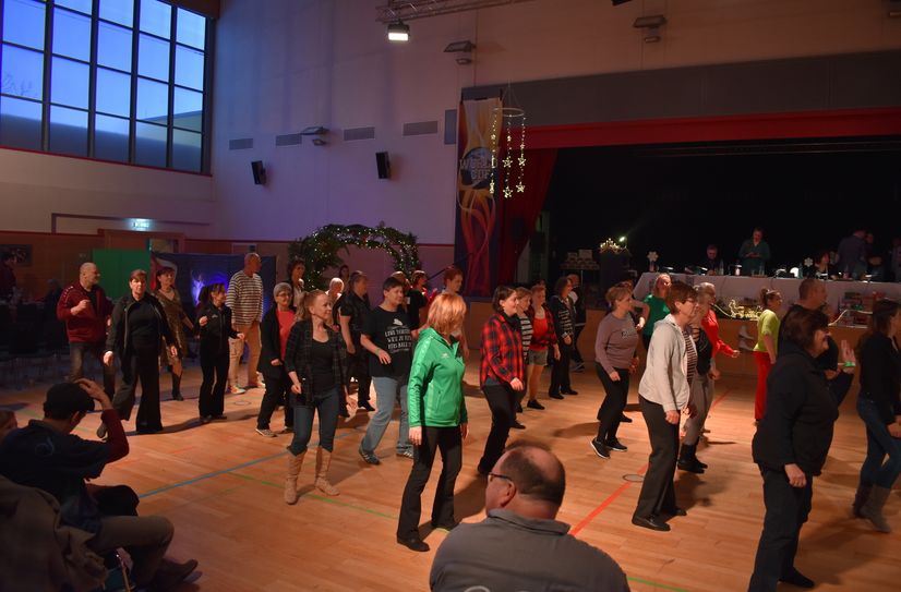 In den Pausen war stets Zeit für die Zuschauer, auch mal selbst auf die Tanzfläche zu gehen.