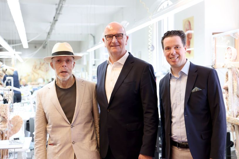 Ministerpräsident Dietmar Woidke mit Gunther und Rurik von Hagens.