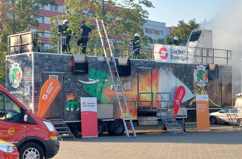 Training auf der mobilen Brandübungsanlage.