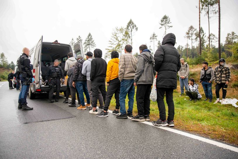 Eine bewährte Methode: Schleuser setzen die Migranten im Nirgendwo aus und überlassen sie ihrem
Schicksal. Erst vergangene Woche wurden wieder 30 Migranten im Grenzort Lückendorf im Zittauer Gebirge
von der Bundespolizei aufgegriffen.