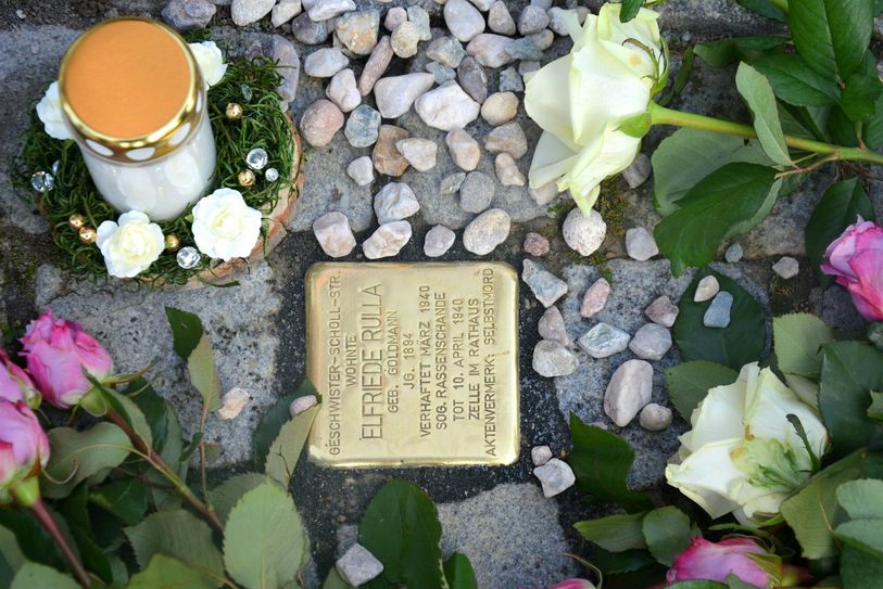 Der Stolperstein soll an die Jüdin Elfriede Rulla erinnern.