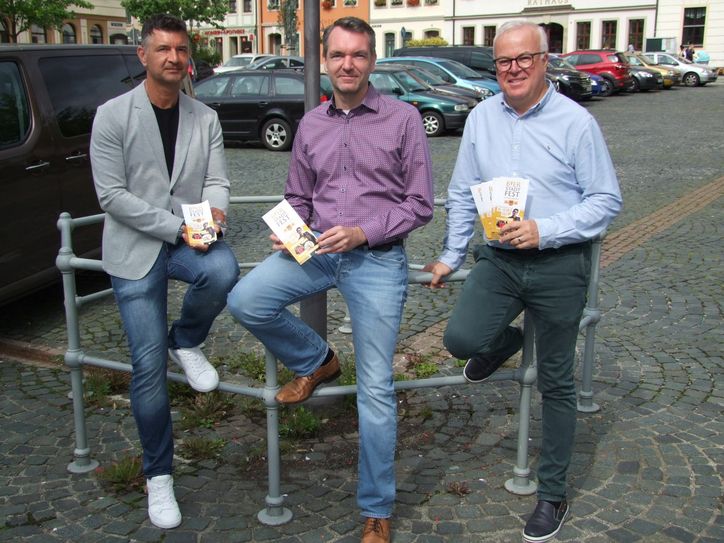 Die Organisatoren des Radeberger Bierstadtfestes (v.l.n.r.): Jens Richter, Vorsitzender des Radeberger Gewerbevereines; Marco Wagner, Pressesprecher der Stadt Radeberg; Frank Schröder, Geschäftsführer der Agentur Schröder. Foto: Rainer Könen