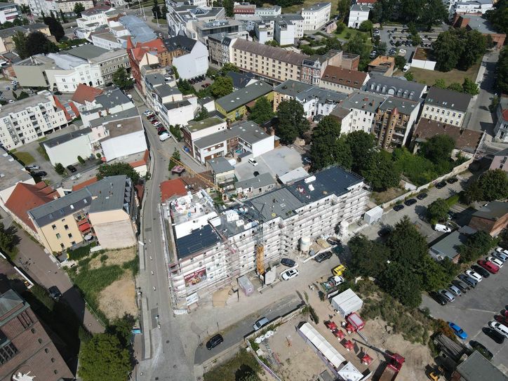 Das Bauprojekt Wohnhaus »Alte Brauerei« im Quartier am alten Busbahnhof aus der Vogelperspektive.
